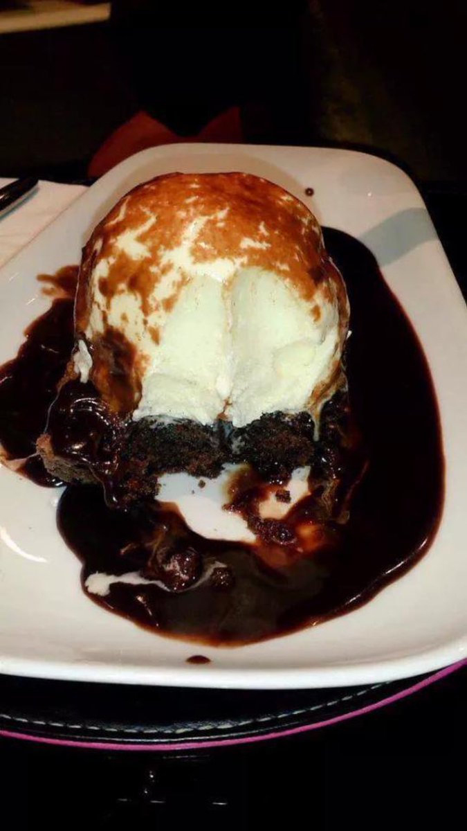 AzzamKhalidd's tweet photo. Why we r being sad when life have this in it ?! #food_is_life https://t.co/CVtXF7cNh4