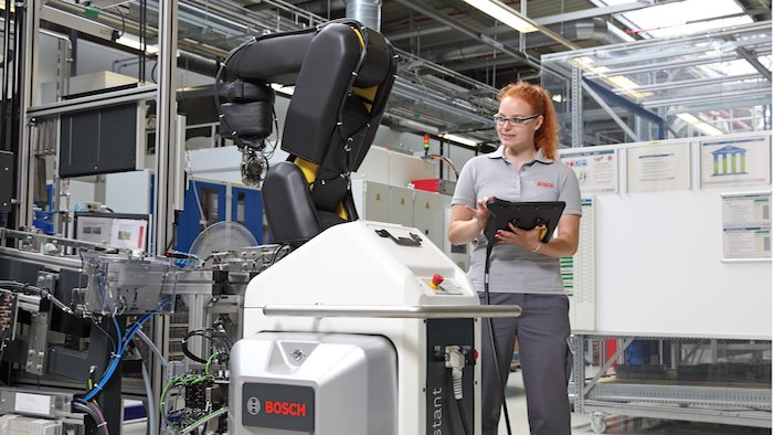 AMS_magazine's tweet photo. Analysis: Our Assistant Editor @MichaelSpudNash spoke to Stefan Assman who heads up @BoschGlobal's new Connected Industry division about #digitalisation in #manufacturing https://t.co/MYD7M6WB6X #Industry40 https://t.co/PDaKmfjbJX