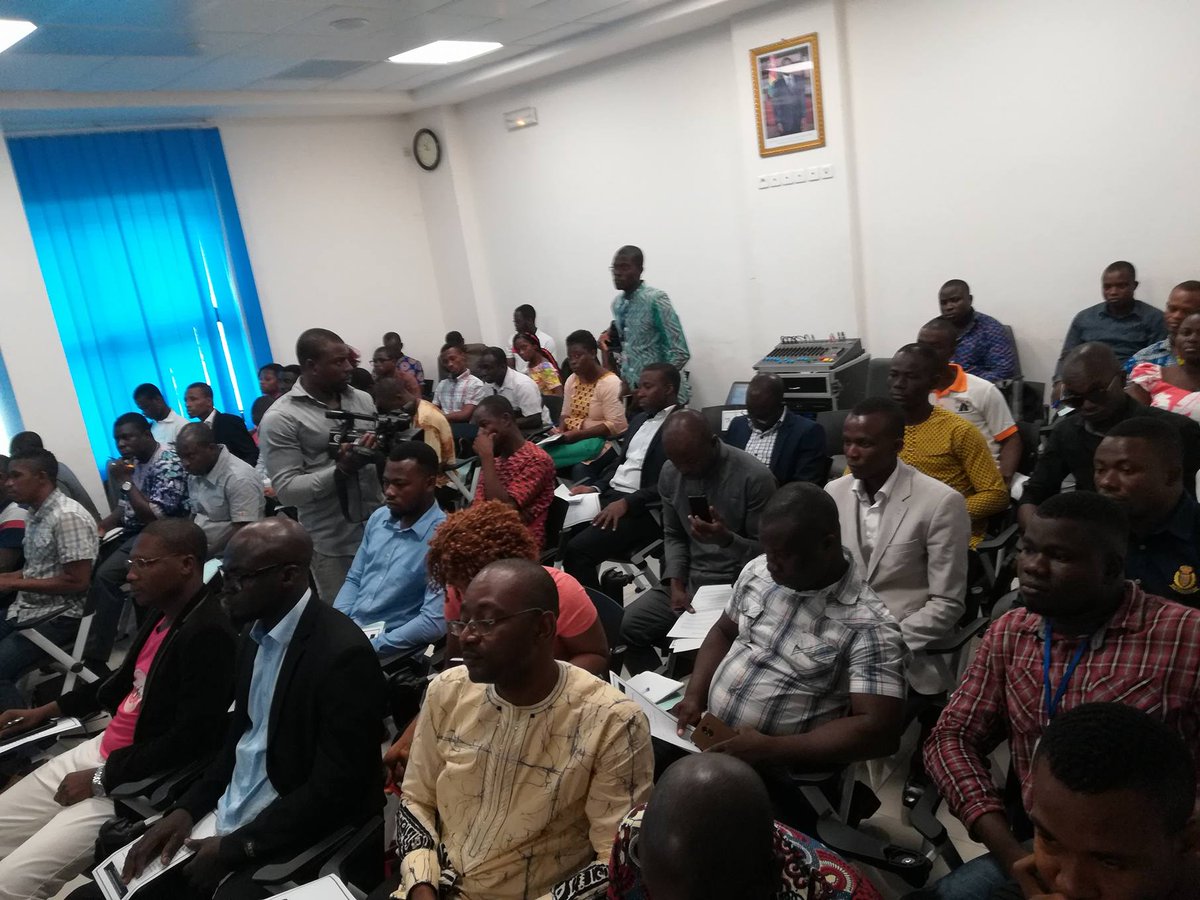 YvetteAyah's tweet photo. Conférence de presse en cours à la direction de l'@OtrTogo - Bilan sur la mise en oeuvre de la mesure de 20% des marchés publiques à réserver aux jeunes entrepreneurs togolais et visite des locaux de l'#OTR.

#Denyigban
#TGInfo 
#Team228 https://t.co/V14VGseI6y