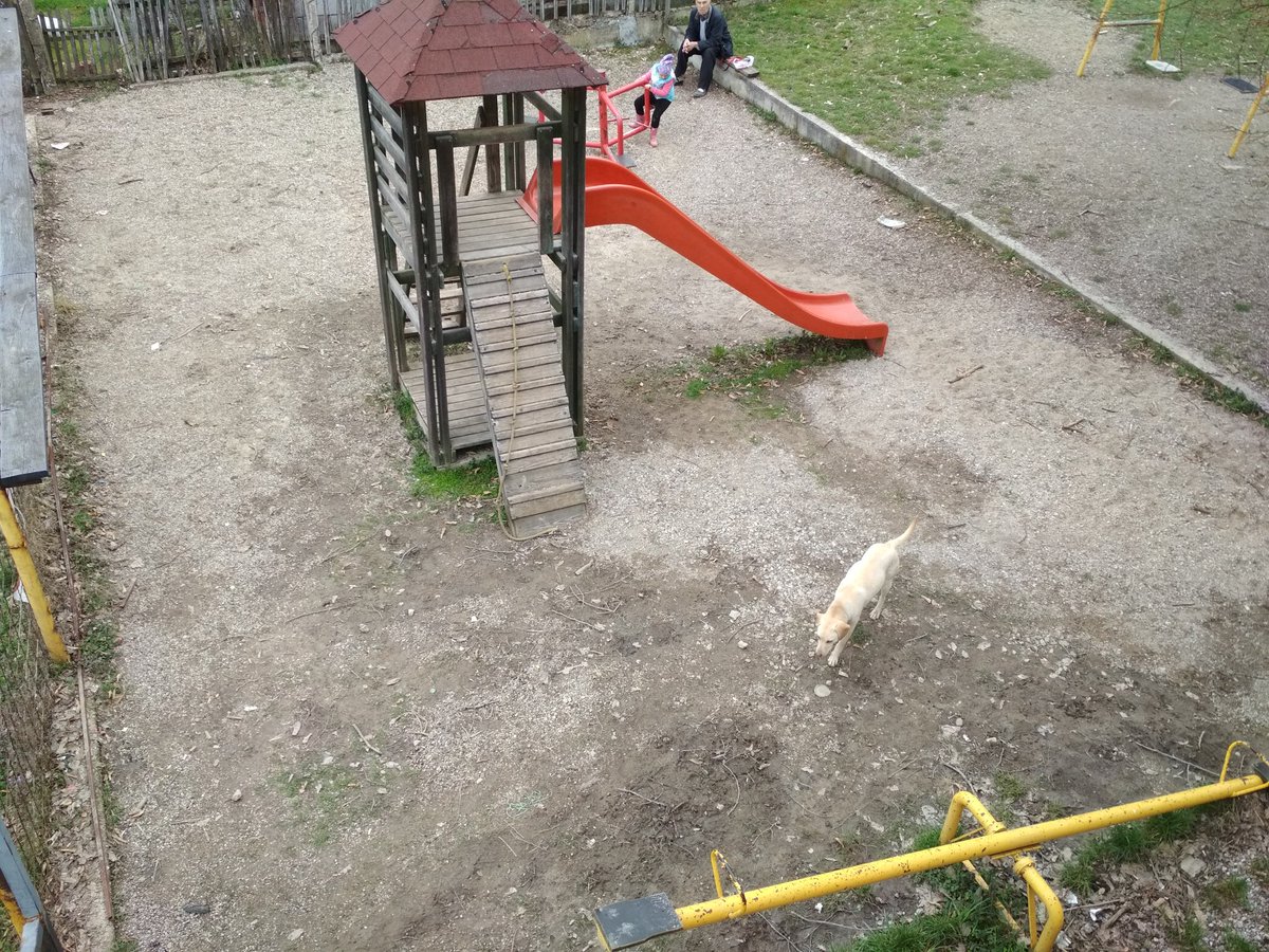 Goc1jedini's tweet photo. Djecije igraliste u Cesmi. Jedino u naselju. Izgradio ga @RekreativoBL 2009. i poklonio Gradu. Vec vise od 3 godine trazimo, molimo, kumimo da se popravi par sprava, naspe sitni sljunak, ne mora tartan. Uzalud. #Banjaluka P.S. Moze RT https://t.co/hbakBRwiWN