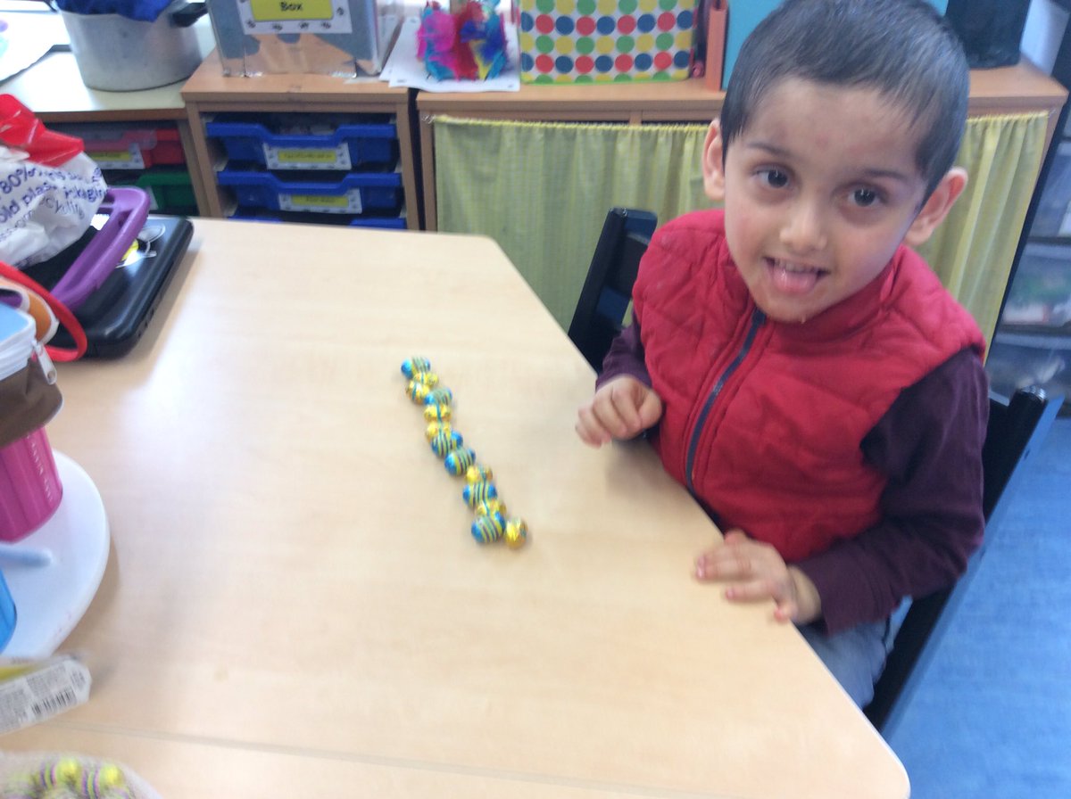 wilsonstfeed's tweet photo. #wsbees exploring making patterns with chocolate eggs #wseyfs #wsmaths https://t.co/T0pbd15qmU