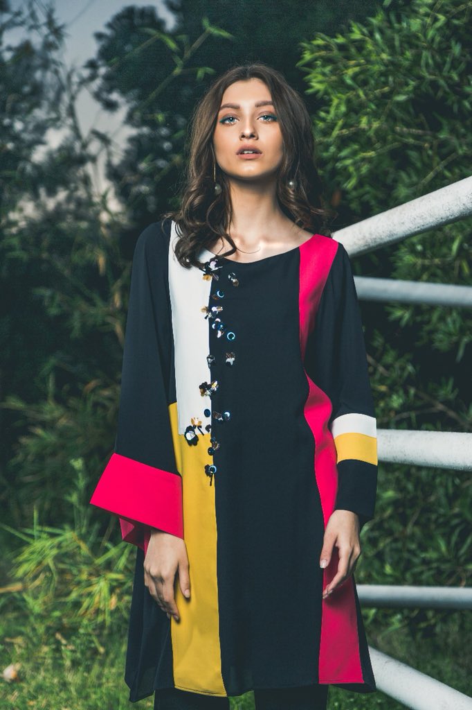 afifajmaniar's tweet photo. #Lulusar celebrates 1 year of fashion and style with their exhibition happening on Saturday, 31st of March from 11:00am - 7:00pm at The Deli in #Karachi #Clothing #LulusarAnniversaryCelebration #LulusarCompletes1Year #TheDragon360 #Revolution #Blogazine #PakistansFirstBlogazine https://t.co/A607WfKItp