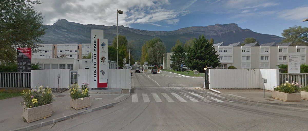 OpexNews's tweet image. Ce matin, vers 9h, un automobiliste aurait tenté de renverser des  militaires du #93eRAM de #Varces qui faisaient leur #footing. L'enquête  sur cet acte odieux est confiée à la PJ de #Grenoble par le parquet de  Grenoble