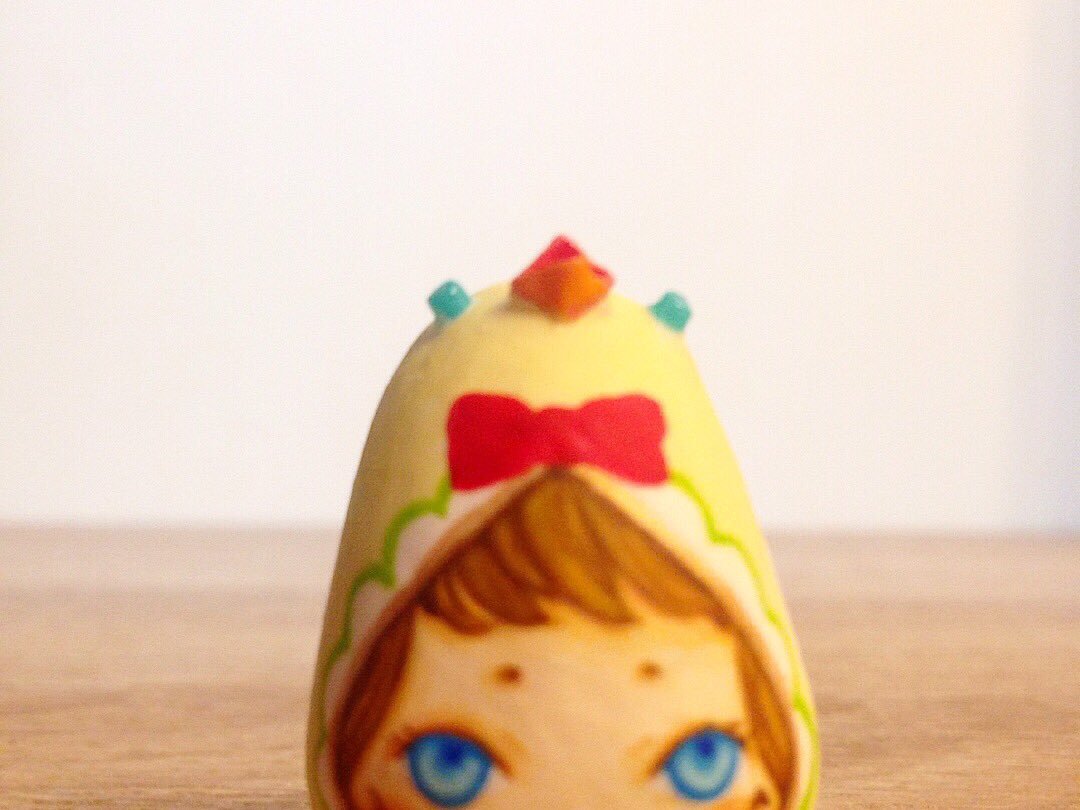 matkanode's tweet photo. 4月は昭和町の #アトリエとギャラリーMoi さんの「おきあがり小法師展覧会 vol.4」に参加します。
続々生まれてますよー♪
こちらはひよ子ちゃん。
(martha)
@sesshi1 #おきあがり小法師展覧会 #マトカノオド #matkanode #おきあがり小法師 https://t.co/OBgObwJcvz