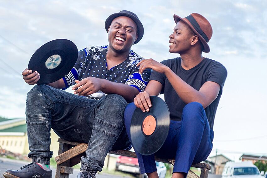 soulphiatown's tweet photo. We go by the name @soulphiatown and thina ingoma siyayishaya😅🔥🇿🇦.

#CheckOuOurAlbumOnITUNES
#AlbumAvailableNationwide
#AlbumLinkInBio
#AfroFunkMusic🔥🔥🔥
#NomadicTribe
#FromKZNtoThewWorld🌍 
 📸@magamamedia https://t.co/DBA0WbBn2P