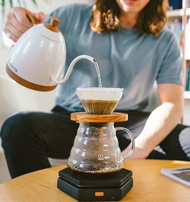 AlternBrewing's tweet photo. Brewing a Olive Wood Hario V60 with the Brewista Kettle. Shop Kettles👉 Link in Bio
📷by @coffee_hit
#blackcoffee #aeropress #pourover #chemex #hario #espresso #specialtycoffee #melbournecoffee #brisbanecoffee #coffeesesh #cafe #sydneycoffee #coffeebe… https://t.co/OPAerqY3a3 https://t.co/qTldYgbdfN