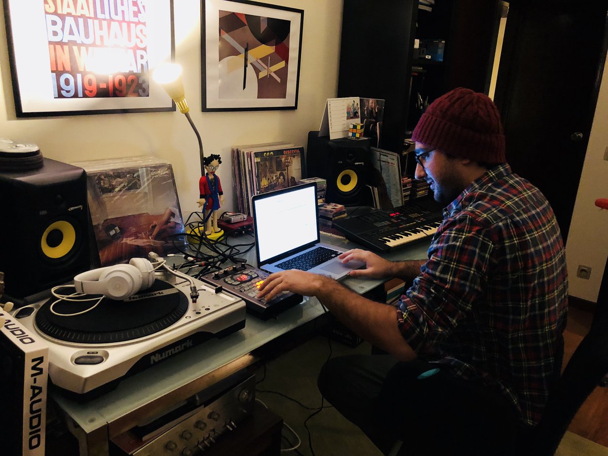 Hoje é noticia no <a href="/rimasebatidas/">Rimas e Batidas</a> o nosso último lançamento 'Dirty Bungalow - Vegetarian Duck with Meat Salad'!! rimasebatidas.pt/estreia-dirty-…