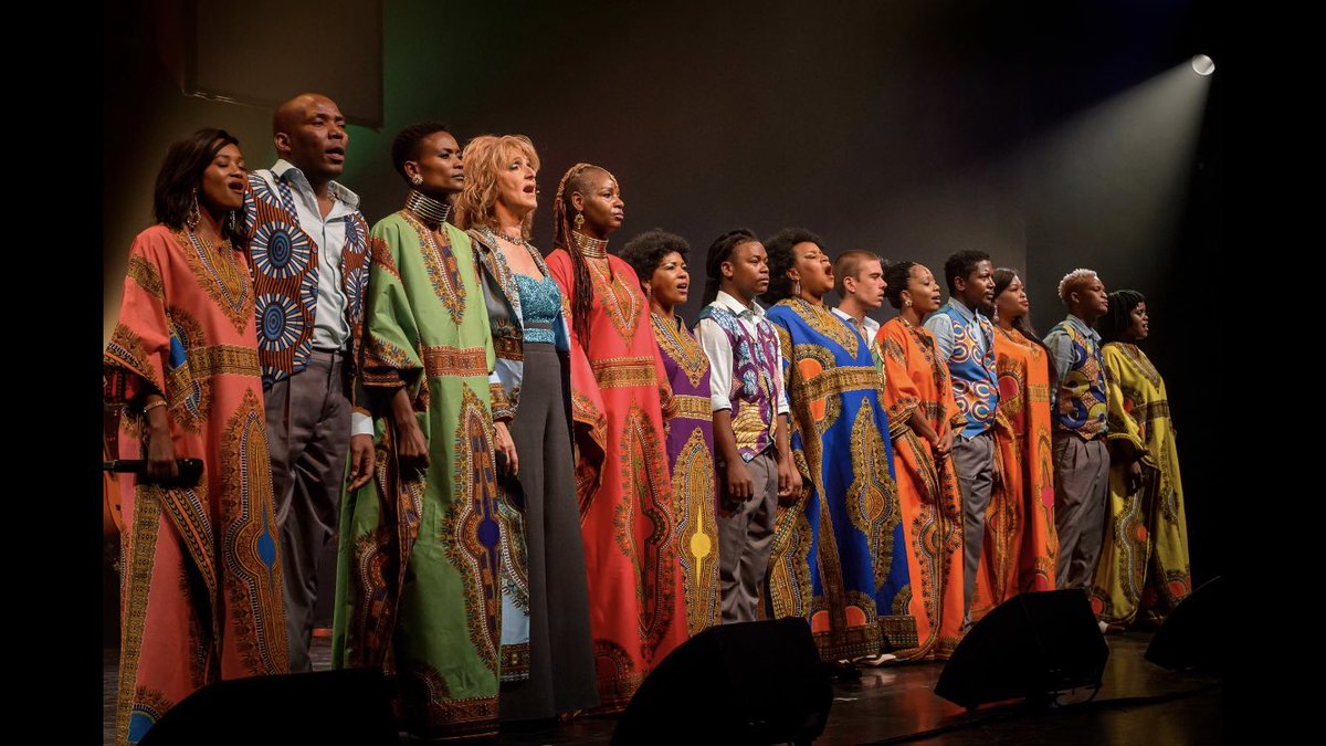 leonijansen's tweet photo. Er zijn veel mooie theaters en er is pracht publiek #nederland Maar #junushof #wageningen, wat was het bijzonder bij jullie gisteravond! Dank! #AfricanMamas https://t.co/jW0qcbXT7h