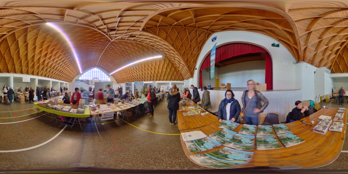 TerresEtMer's tweet photo. L'OTIBMBS est aujourd'hui présent à Villers-Bretonneux à la bourse d'échanges pour présenter la nouvelle et surtout la première brochure touristique du territoire "Évasions naturelles en Ponthieu Marquenterre Baie de Somme" : destination que vous connaissez, de Quend-plage à Long https://t.co/fAbDZ5MciD
