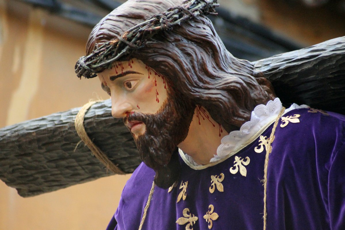 tapealeon's tweet photo. Si te la perdistes, la Procesión Jesús Camino del Calvario, aquí os dejo un resumen. https://t.co/0PntAEfwik https://t.co/OubjMPQJCt