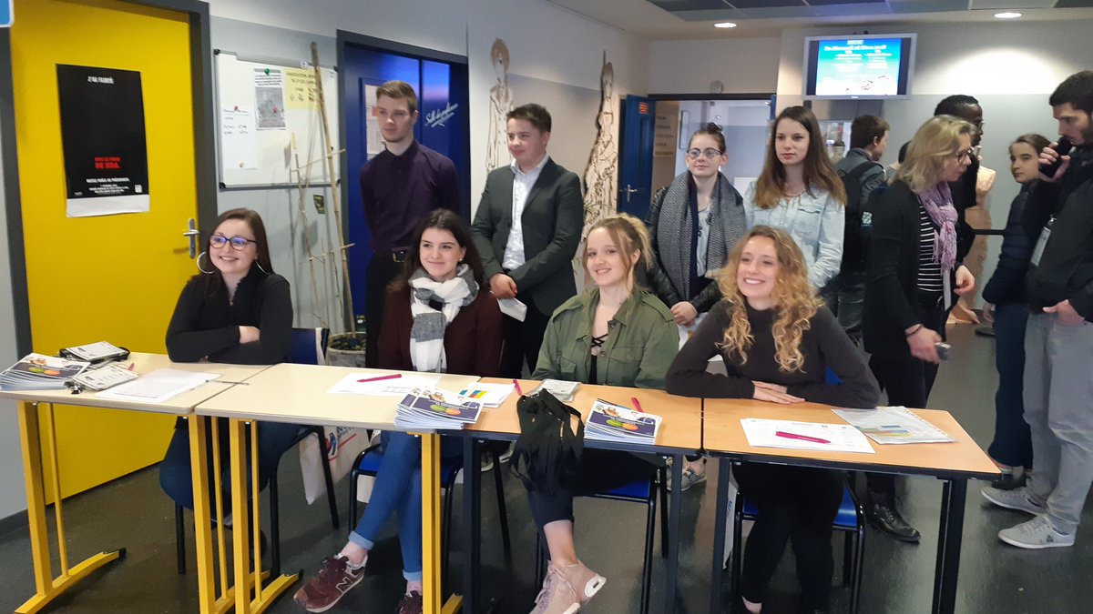LMThomasPesquet's tweet photo. Journée de promotion de la filière propreté au LP #LesSapins. Une formation diplômante jusqu'au niveau master et pourvoyeuse d'emploi. Accueil par les 1GA et ateliers de démonstration avec de nombreux professionnels (internationaux) du secteur
#Erasmus+ https://t.co/VS2pixlR8Y