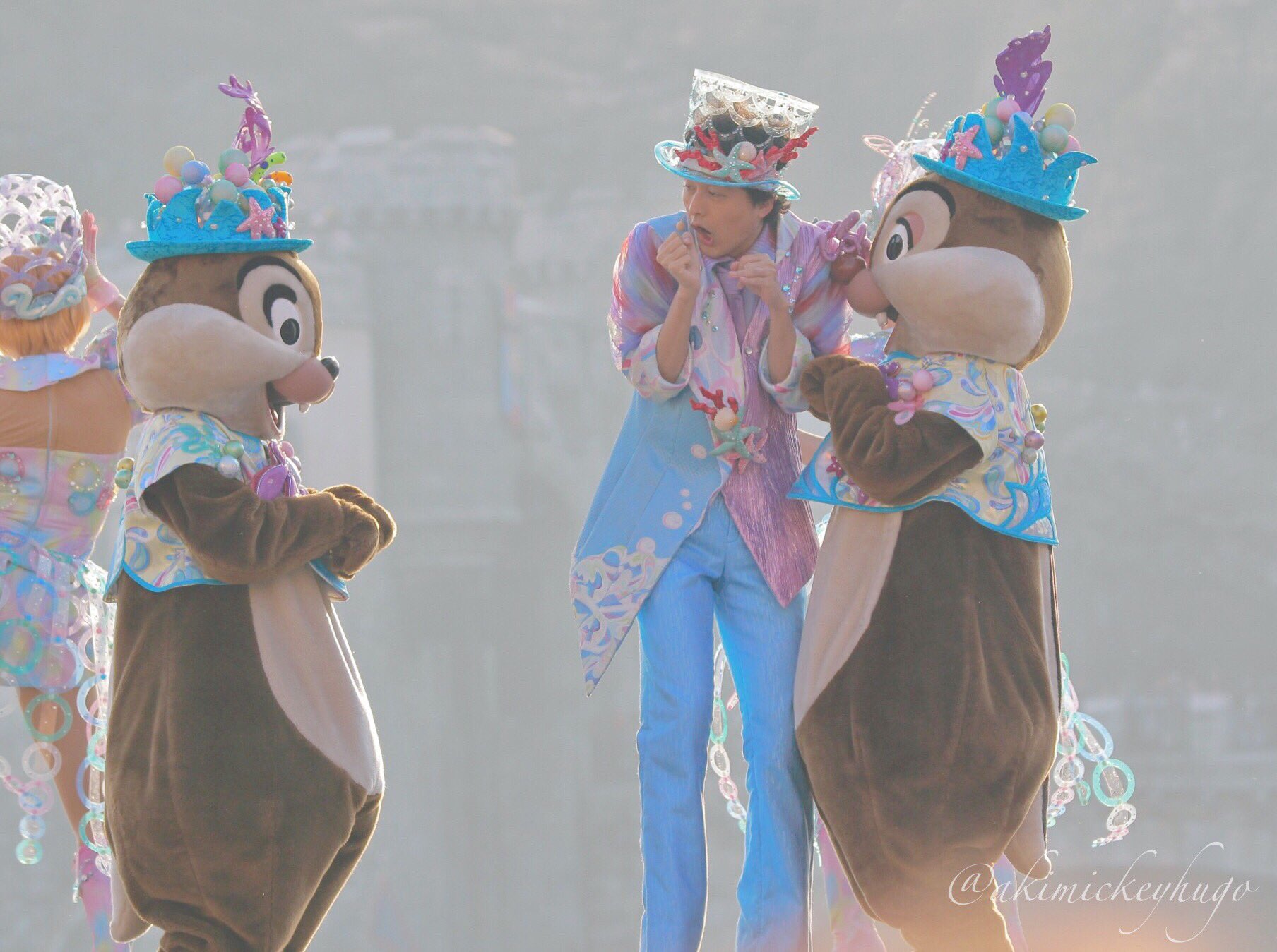 Aki チデとオーシャンの決めポーズ チデがうさぎポーズで両側からジャンプして近づいてったんだけど デールの鼻が先にオーシャンの肩にヒットしてて可愛いw