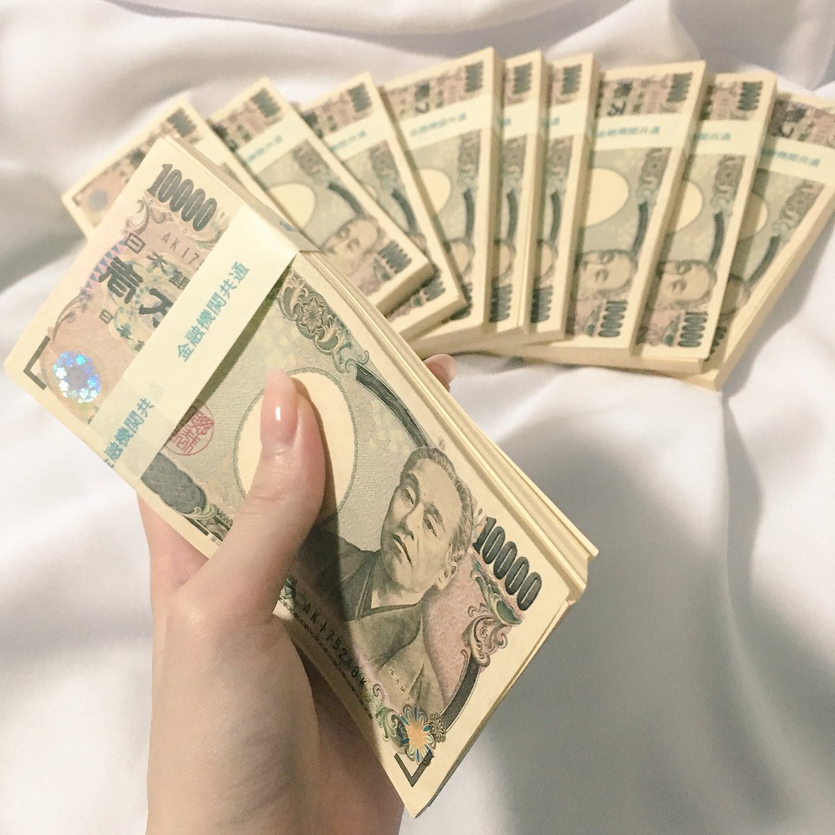 谷優子 プレゼント企画なう tweet media