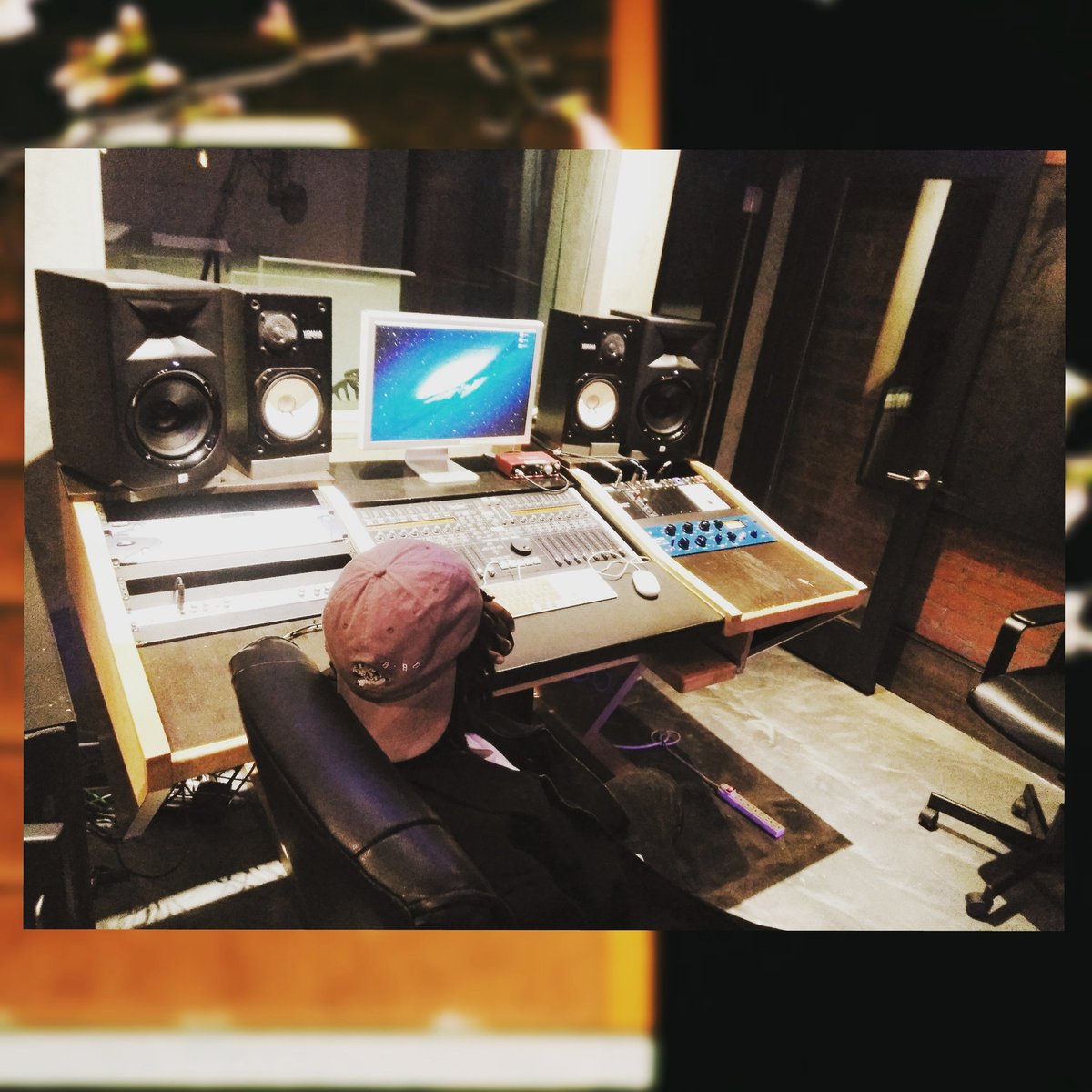 HTGRobbins's tweet photo. Don't bother me.. I'm Workin πΌπΏπ― #HTG #TooGauwdli #HaloGang #GoodComplex #Eleet #EleetRecords #GangGang #Music #IEHipHop #HipHop #Trap #Rap #Business #Colton #SanBernardino #Rialto #MorenoValley #Riverside #Verified #RecordingArtist #Spotify #Tidal #iTunes #GooglePlay #Blessed https://t.co/dvMKN6I2cb