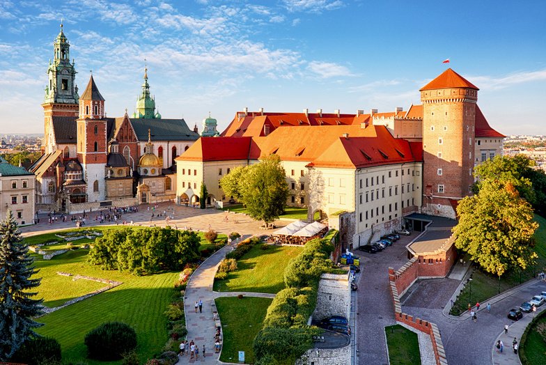 PolandTravel_UK's tweet photo. #Krakow and #Warsaw the most affordable city break destinations in #Europe @krkexperience @ewarsaw https://t.co/VIM9gQfC97 #citybreak #Poland #wegotoPoland #PolandTravel #visiteurope https://t.co/hkV6kzJw7u