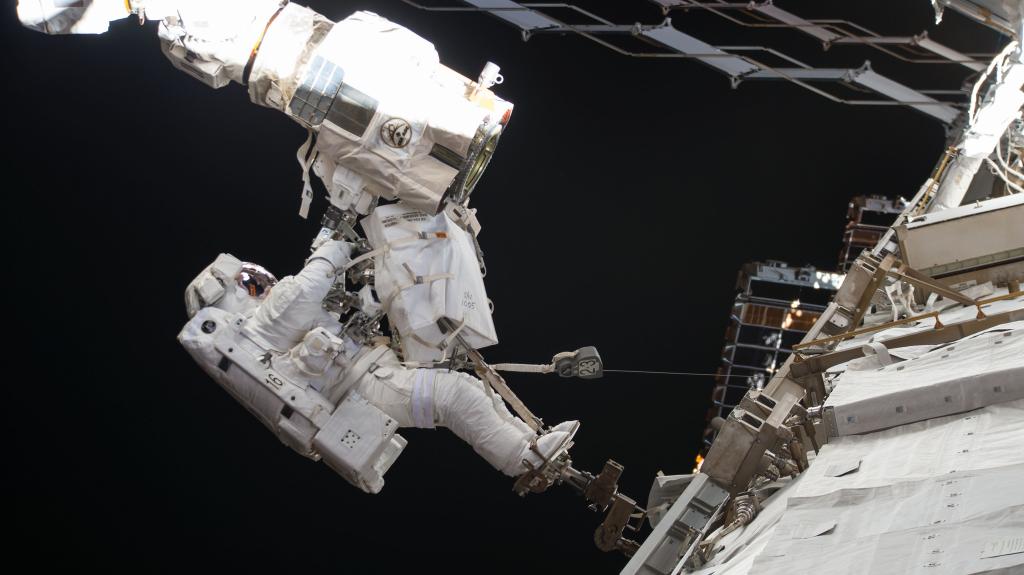 NASA on Twitter: "Up early? Join @Astro_Feustel & @Astro_Ricky as they