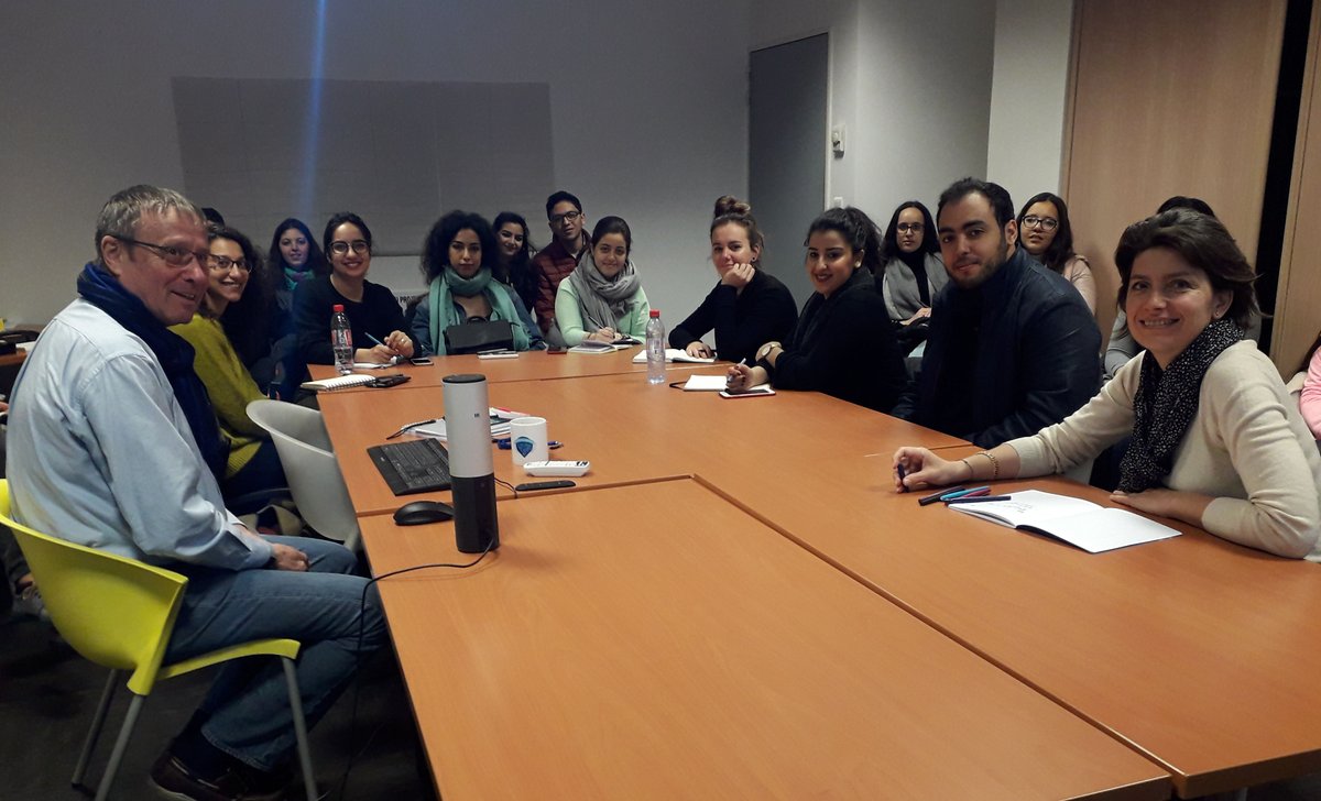 Agam_marseille's tweet photo. l'@Agam_marseille accueille une délégation d'étudiants de @EcoleArchiCasa pour leur présenter nos réflexions sur #interfacevilleport #Marseille #villesportseuropeennes #urbanisme #méditerranéen #architecture #partenariat https://t.co/nKa80tXQH3