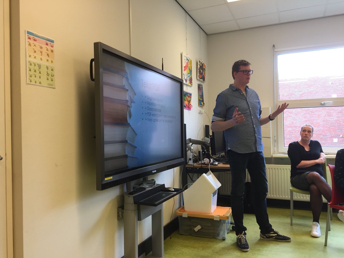 alfreddonker's tweet image. Collega @Mark_Lanting van R&amp;amp;A van @KonVisio legt uit wat wel en niet werkt ten aanzien van het #lezen van (educatieve) #boeken voor leerlingen met een visuele beperking. #watkanwel #onderwijs #Ipad