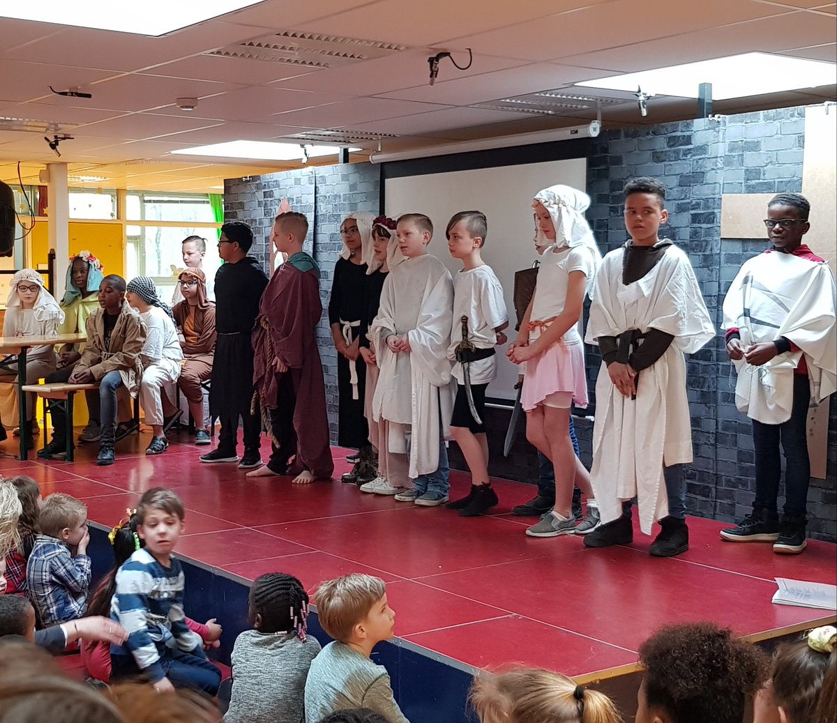 Indrukwekkende Paasmusical door groep 7! Trots op deze kanjers!