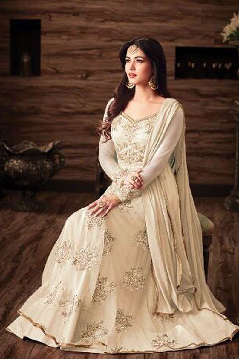 Pin oleh Sunset Queen di clothing | Gaun desainer, Gaun pakistan, Gaun  pengantin pakistan