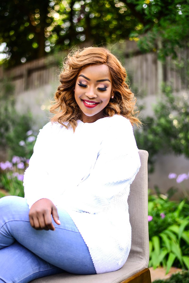 SABC3's tweet photo. #SABC3TheStageIsYours
13:00 News @ 1
13:30 Africa News Update
14:00 Hollywood News Feed
14:15 Zoom In
14:30 #RusticChakula
15:00 #TheHostess https://t.co/xRdNCz2tim
