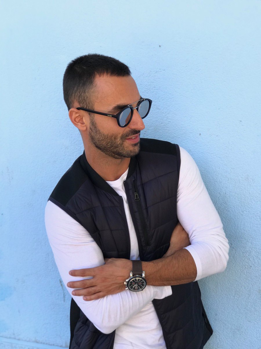 ⌚ Total Look #Calgary ⌚
Conjunto de #reloj y #gafas top.
¿A qué esperas para tener el tuyo?
Elige los modelos que más te gusten.
#TheCalgaryExperience #RelojesCalgary #gafasdesol #complementos
iwotto-tienda.com