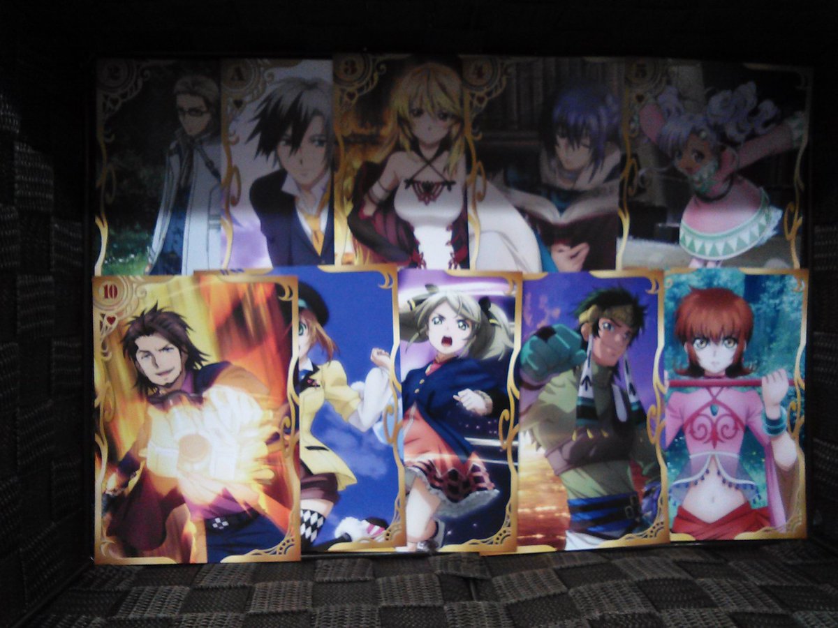 K Books Game館 テイルズ テイルズオブカレンダー15入荷いたしました 15年のカレンダーの為カレンダー としては使えませんが 本来片方にカレンダーを入れるところ もう一枚キャラクターカードが入れられちゃいます キャラカードは全54種 推しを
