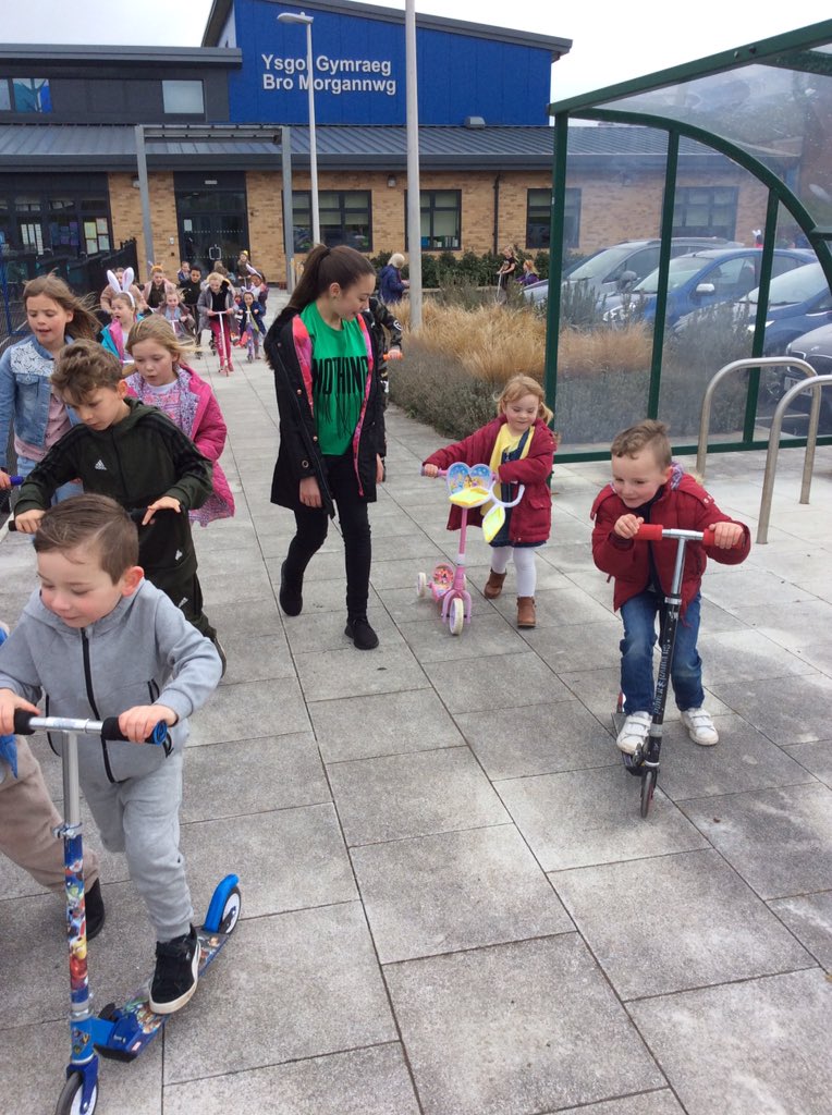 missbpugh's tweet photo. Mwynhau codi arian i'r @NantTalwgPTA! Raising money for @NantTalwgPTA #nawdd #sponsormoney #diolch #thankyou https://t.co/pNk74QYqho