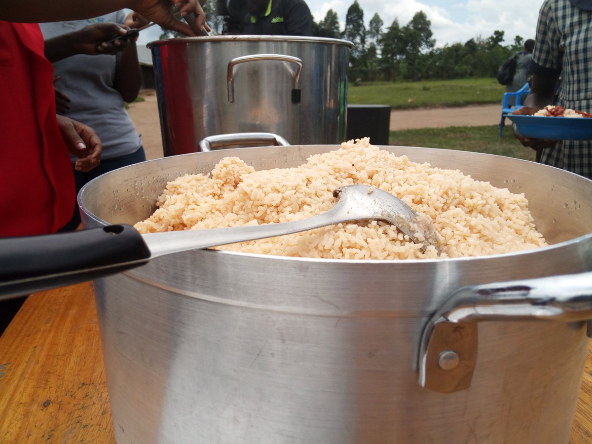 powerfmuganda's tweet photo. Lunch time 😋
Our listeners and staff at the children's service
#EIP2018
#NotBound https://t.co/AqNQRRr9VA