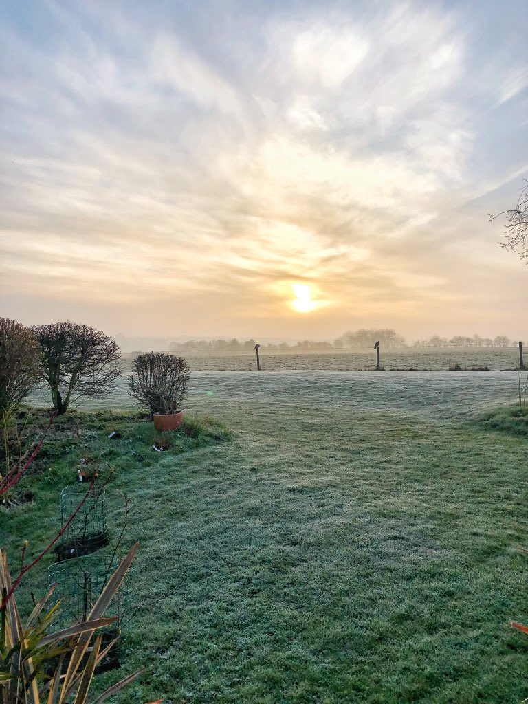 CrownInnSuffolk's tweet photo. The good thing about getting up early? Watching a beautiful sun rise #suffolkviews https://t.co/YynbU6z41x