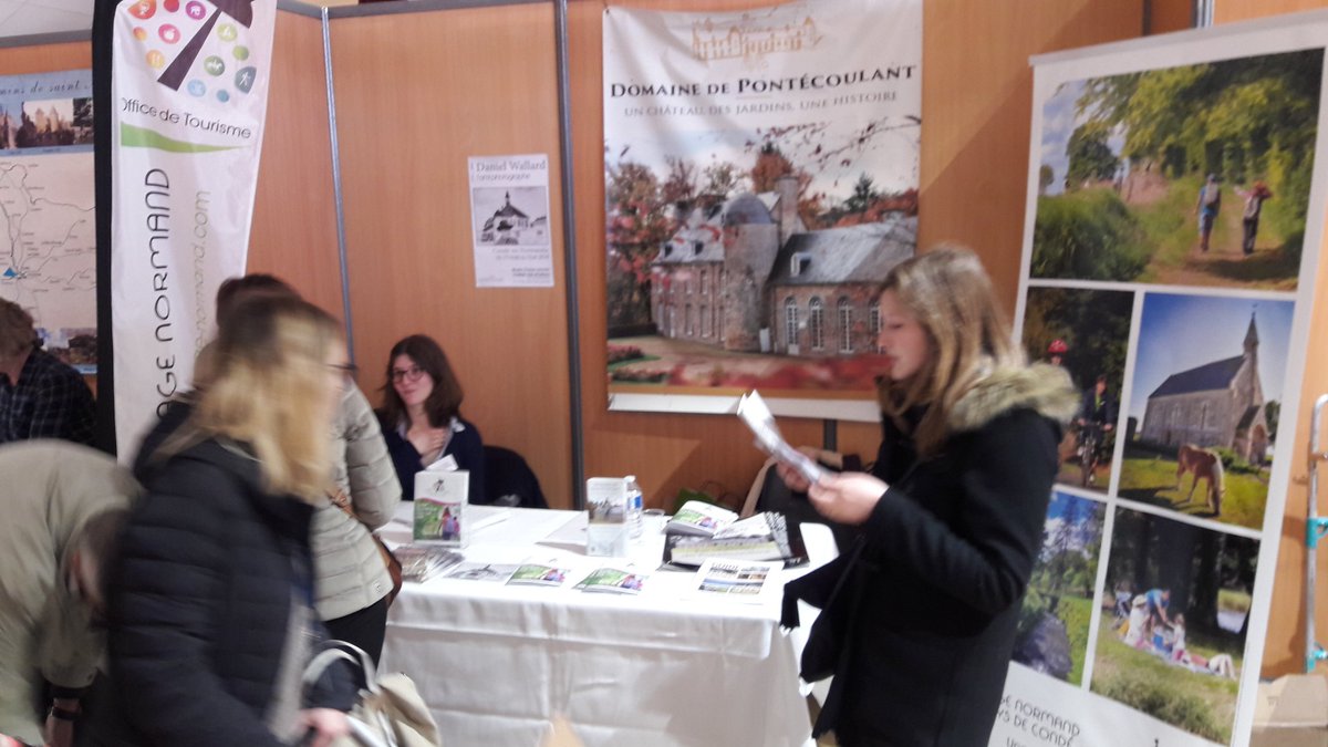 paysdevire's tweet image. L'Office de Tourisme du Bocage Normand est présent sur son stand à l'Hippodrome de Cabourg à l'occasion de la 26e Journée Rencontres des Professionnels et Acteurs du Tourisme. 168 exposants participent à cette journée initiée par les #CCIdeCaen et #CCISeineEstuaire.