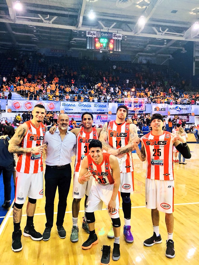 ProsportsUy's tweet photo. 🇲🇽 So proud of my guys‼️ @omv2033  @AirValdes  @LukeMartinez25  @raybarreno  &amp; @RealMataLo14  A las #FinalesLNBP 🔥🔝💪🏽 Orgullo de #LaFamilia‼️ @LNBPoficial  @clubsoles 🇲🇽 https://t.co/UFVz1XbaaU