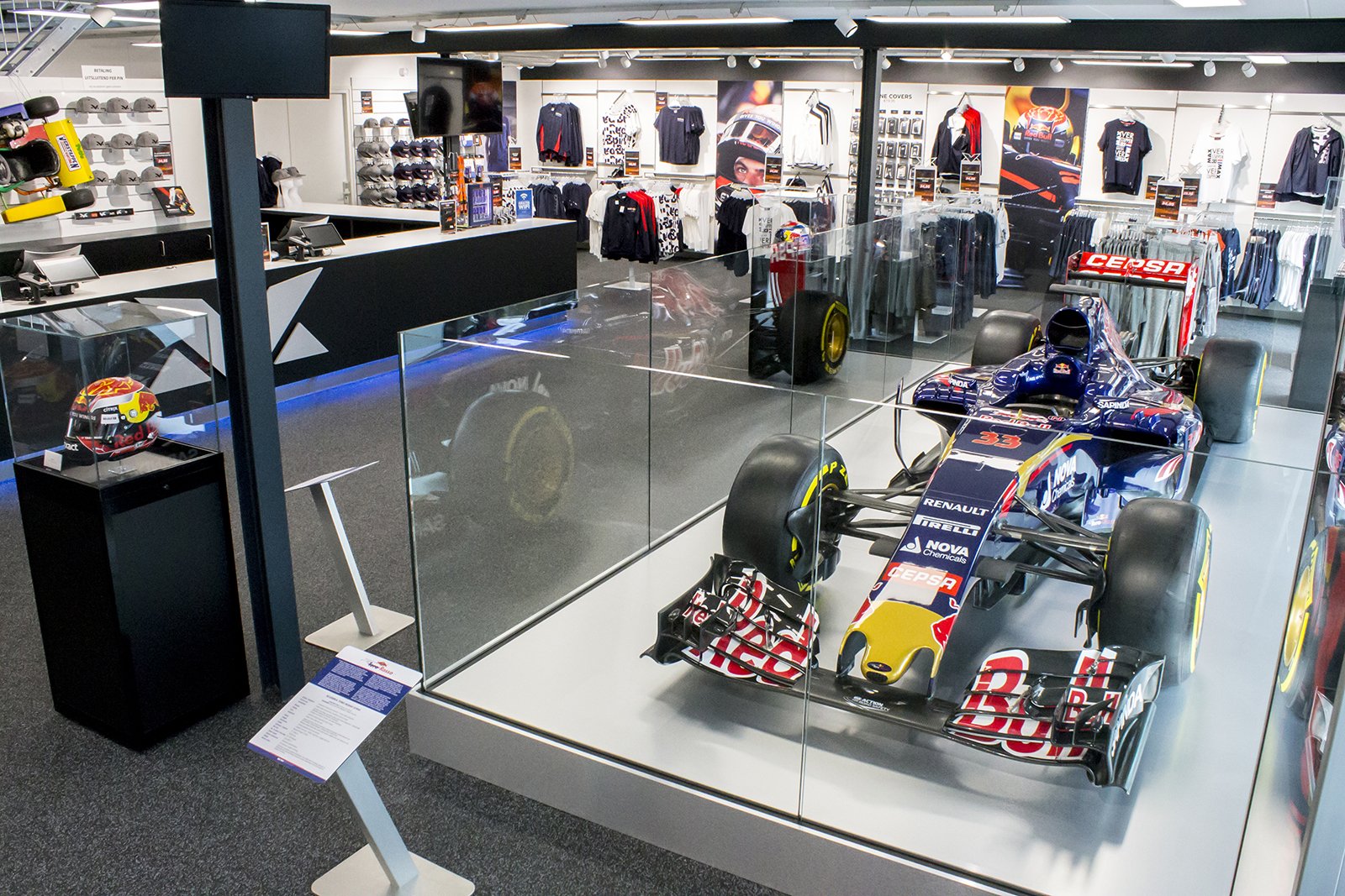 Max Verstappen on Twitter: "Time flies when you're having fun! Today 3 years ago I became the youngest ever to score in Formula 1. The original STR10 is on display at