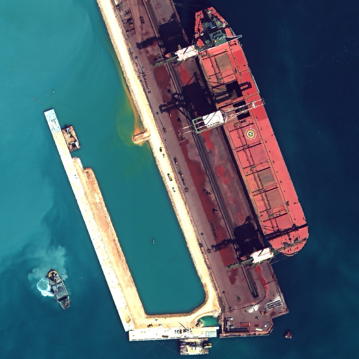 EUSPACEIMAGING's tweet photo. We captured this #stunning scene with the #WorldView4 #satellite mission yesterday. This is what the best satellite imagery in the world looks like.
#Geospatial #VeryHighResolution #Taranto #Italy https://t.co/5oo9H1iDSE
