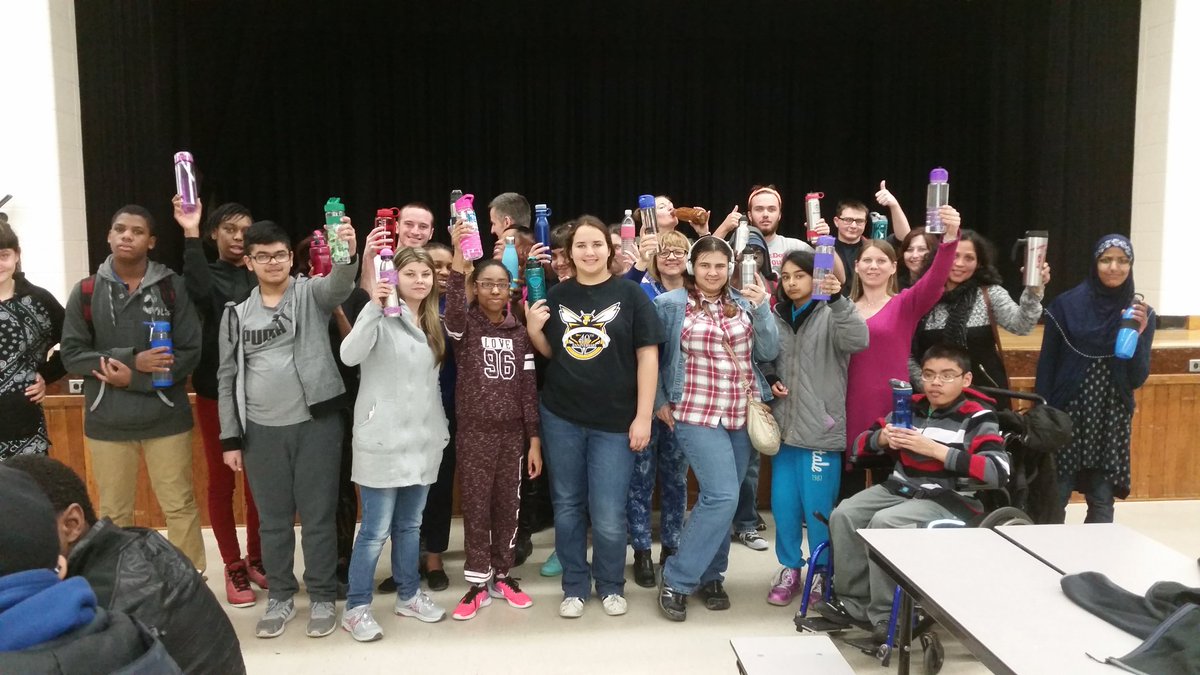 JNSS_EcoSchool's tweet photo. Great job @JudithNymanSS  coming together to celebrate the #GreatGulp #drinktapwater @PDSB_eco https://t.co/brlF04f47T