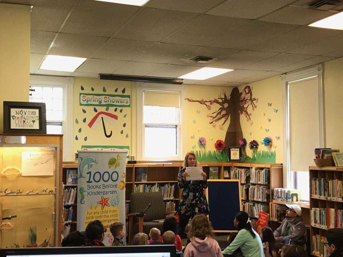 MCPL_Libraries's tweet photo. #NoyesLibrary had a special guest at #storytime today to talk to kids & parents about 1,000 Books Before Kindergarten - County Exec Ike Leggett! Sign up today: https://t.co/M0KQVrkHSn @MontgomeryCoMD Images: 2 photos, 1 of Leggett & 1 children's librarian with kids & parents. https://t.co/vEMRKLh9SF