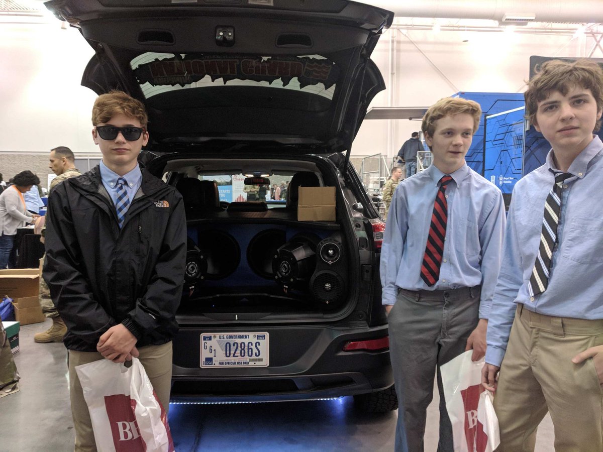 LINC5_LHS's tweet photo. #LINC5 students at the Hampton Roads Youth Career Expo #education #jobs https://t.co/09NPIDYWcr