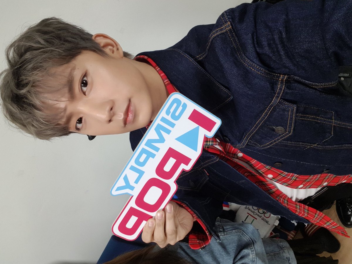 어쩜 이럴 수 있죠? 😯😯 진짜 말도 안돼! 😱😱 그냥 막 찍은 것 같은데 넘나 멋쁨미 넘치잖아... 😍😍 금요일 오후 1시 #심플리케이팝 에서 나랑 같이 대놓고 멋진 #B1A4 무대 볼 사람👀