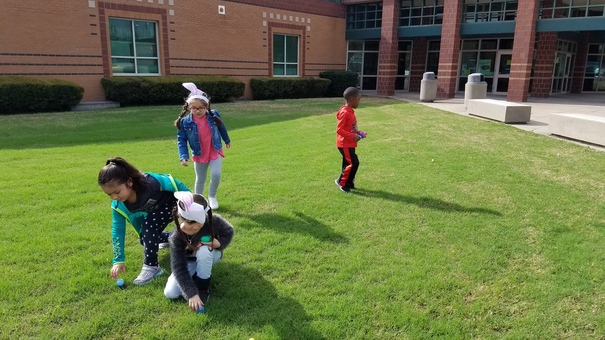 Ms_York207's tweet photo. Having fun on our Annual Word Wall Hunt today!!🐇🐰🐇🐰#smithleopards https://t.co/jPN2qB3Gzt