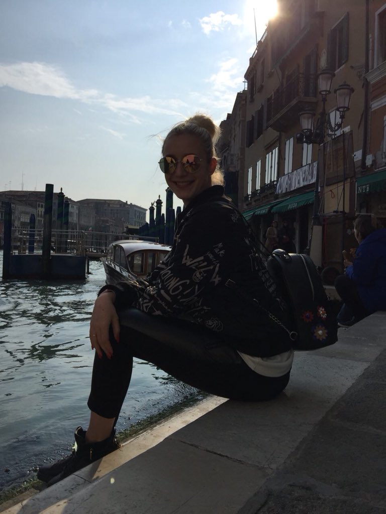 nyta9696's tweet photo. That’s amore!!!🇮🇹
#Venice is a place made to wander &amp; get...
Удивительный город...безумные улочки и каналы🛶
Я влюбилась😍
#Italy
#Travel https://t.co/eGAqituNQd