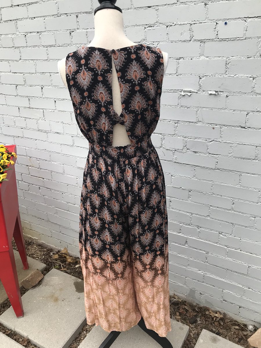 AcornLucky's tweet photo. Check out the super cute bleached out bottom jumpsuit size s-l shipping is available ๐ฅDM or ๐ฑText the store 817-965-4468 #keepitinkeller #shopboutiques #SmallBusiness https://t.co/pbPu172DaN