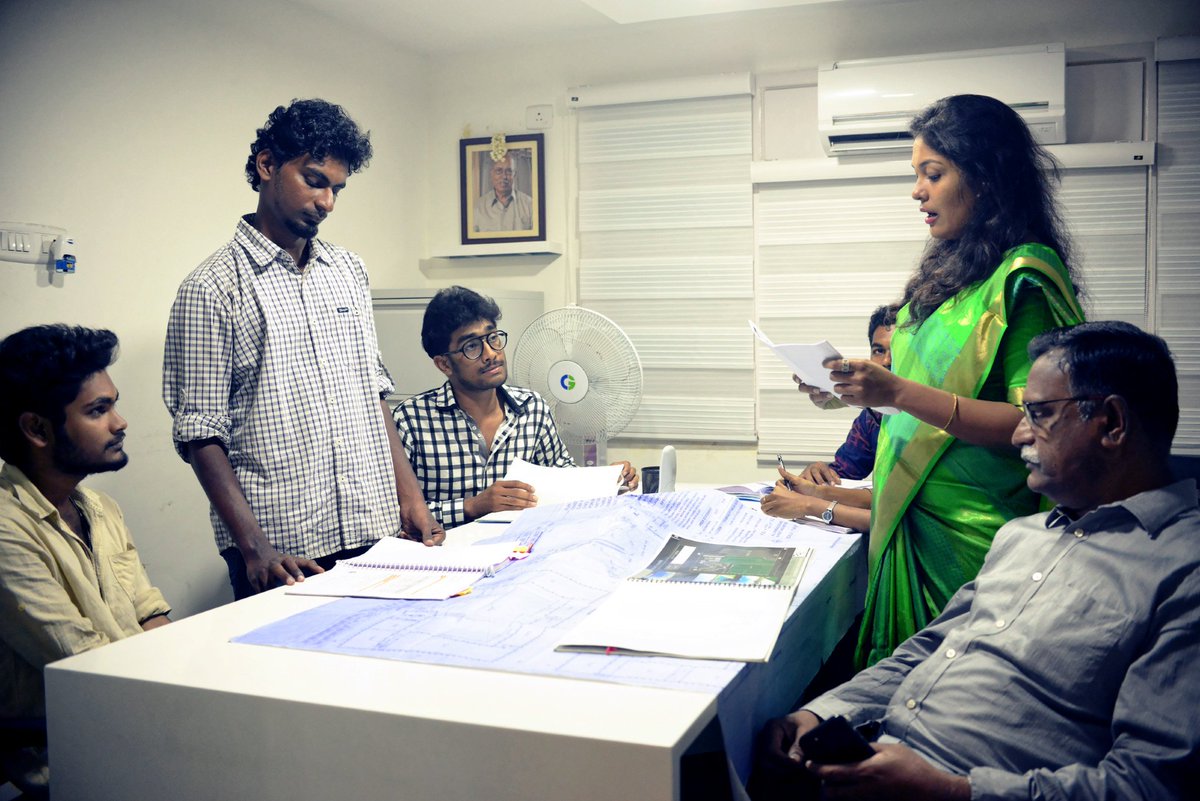 Priya Lourduraj, la jeune architecte Indienne chargée du projet de l'école #ecoresponsable de #Mambakkam dans son bureau à #Chennai… Cette dernière école de la <a href="/CuomoFoundation/">Fondation Cuomo</a> qui a reçu le label “Platinum” du <a href="/IGBConline/">Indian Green Building Council (IGBC)</a> ouvrira ses portes en juin 2018  fondationcuomo.mc/article/founda…