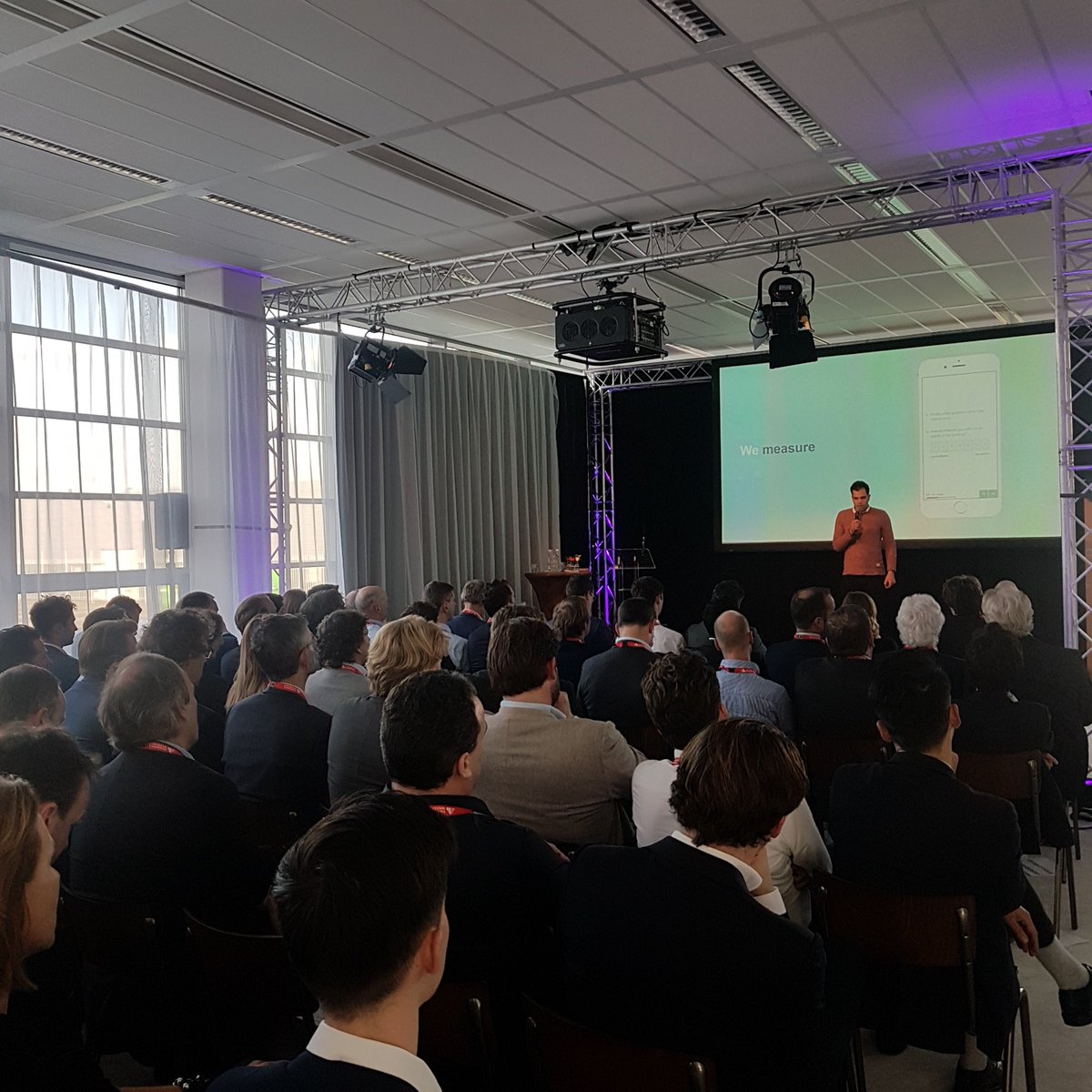 On stage pitching how Healthy Workers can help #FM and #CRE create the best #workplace for Happy employees and successful companies, with #data-driven insights for the best possible office interventions. #matchmaking #meetup #datainnovation <a href="/HollandCT_PT/">Holland CT & PT</a> #conTech #Proptech