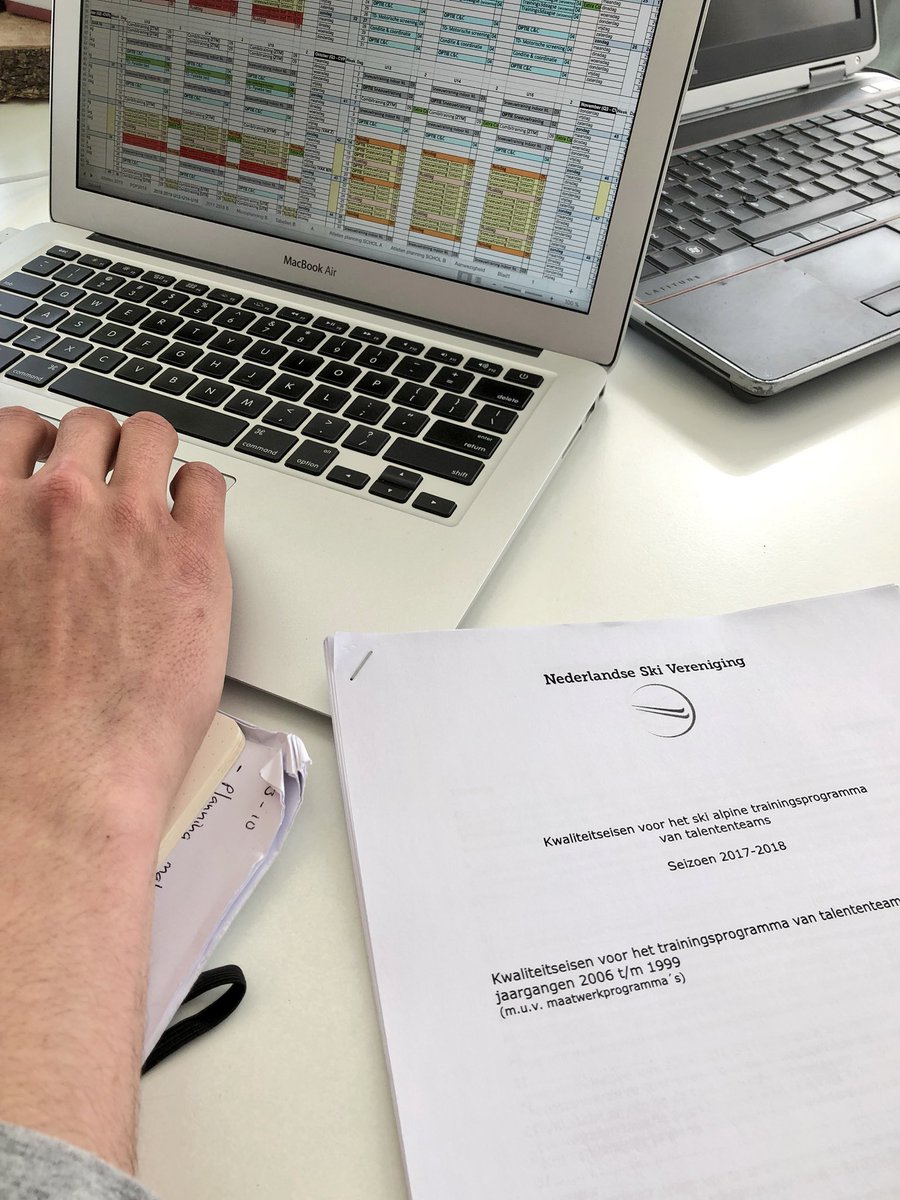 SRDteamNL's tweet photo. 💻 🖊 I Vandaag hele dag gewerkt aan  jaarplan en -planning nieuw seizoen 2018-2019 #periodisering #procesdenken #groeiprocessenstimuleren #ontwikkelcultuur #doorlopendeleerlijnen #instroomprogramma #talentontwikkeling #alpineskiën https://t.co/LAcr7hGHDK