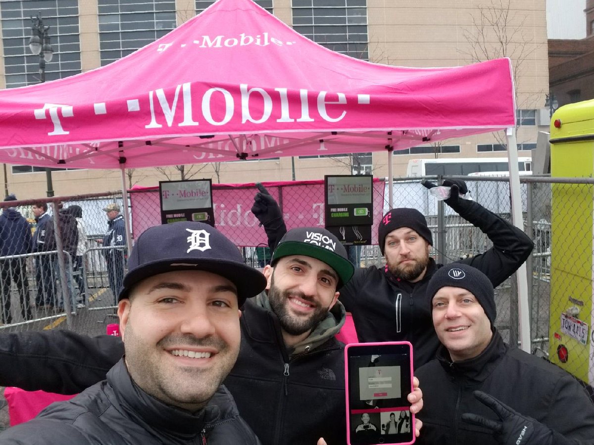 WirelessVision's tweet photo. Rain or shine. Doesn’t stop the Detroit Team #OpeningDay 😎 https://t.co/RJDLiqSuyE