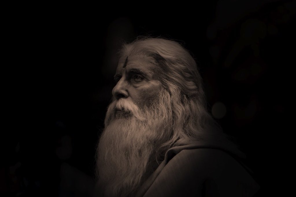 MeherRamesh's tweet photo. Pride of INDIA 🇮🇳 The One & Only @SrBachchan 🙏🏻Great Look in #SyraaNarasimhareddy #MegaStar151 @KonidelaPro #Ramcharan https://t.co/H0w4JZ3ZPI
