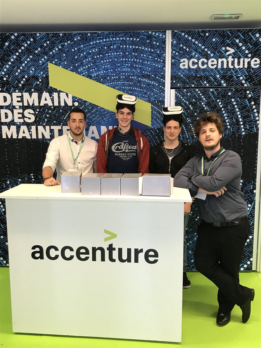 RemiPour's tweet image. Bravo à l’équipe WeKnowDaWae qui à gagné l’escape game @AccentureFrance ici à Sophia Antipolis ! Ils repartent donc avec 5 beaux casques VR 🏆  Merci à tous pour votre participation, c’était complet ! #accentureCampusTour #polytechNice @mathias_couste