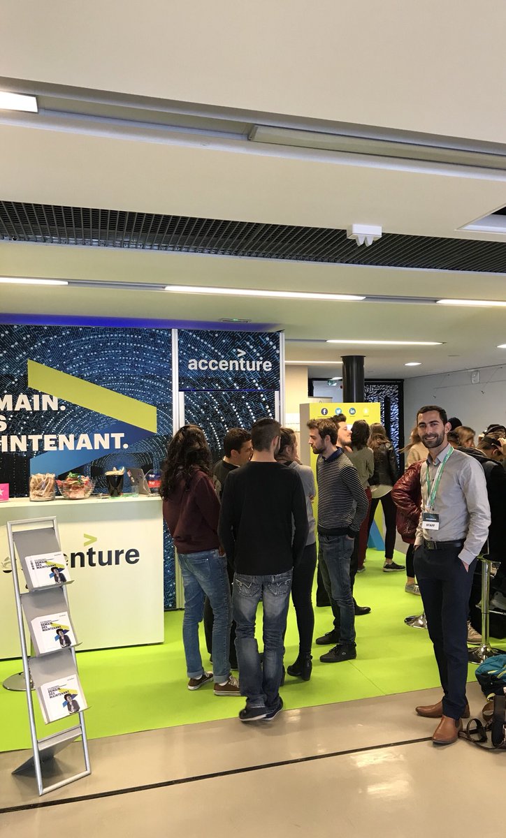 RemiPour's tweet image. Bravo à l’équipe WeKnowDaWae qui à gagné l’escape game @AccentureFrance ici à Sophia Antipolis ! Ils repartent donc avec 5 beaux casques VR 🏆  Merci à tous pour votre participation, c’était complet ! #accentureCampusTour #polytechNice @mathias_couste