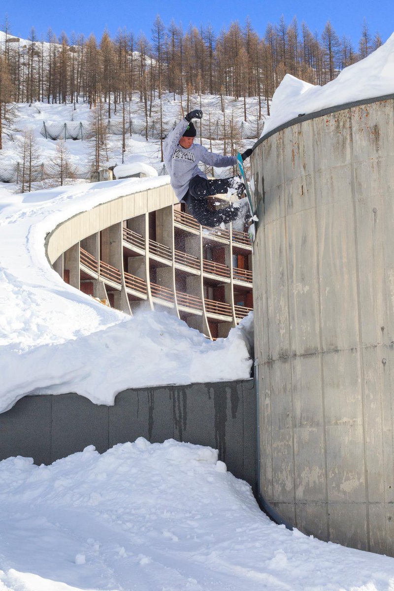 No wall is safe from <a href="/zakhale/">zak hale</a> 🏂Tune in to our Instagram Stories for Zak Hale's takeover! bit.ly/SKDYIGPro