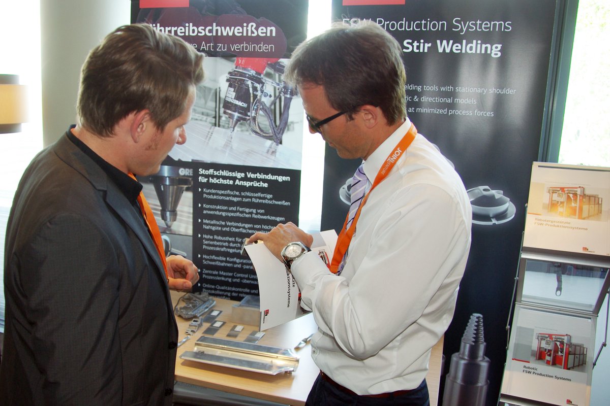 INSTAL_Blog's tweet photo. Unsere Veranstaltung in der bbr! Leichtbau-Workshop - Wo sich #E-Mobilität und #Aluminium  ergänzen: Elektromobilität steht für eine umweltfreundliche Technik,  auf Englisch: Green Disruption, eine Technik, die nicht mehr ...     
https://t.co/y2vvi9Qz6S https://t.co/8XYxa2djsI